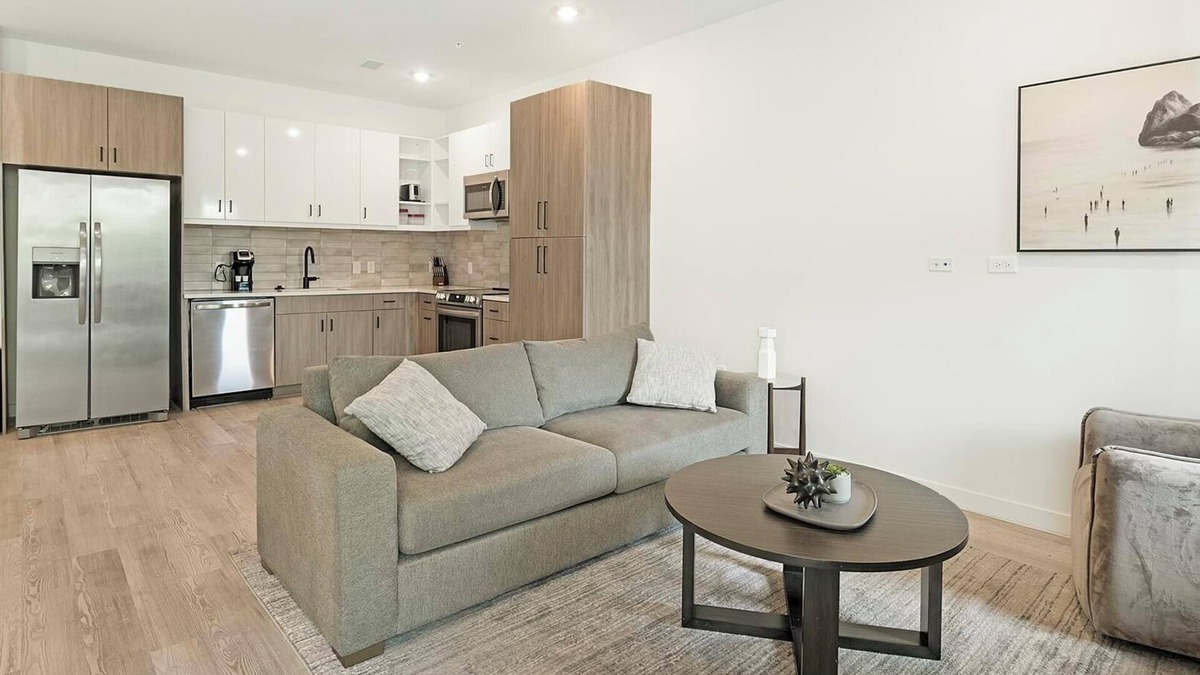 Richmond Apartment | Landing | Beautiful 1BD, Courtyard, Clubhouse