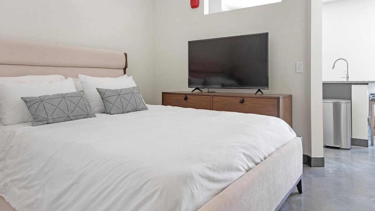 Downtown St. Louis Apartment | Landing | Beautiful 1BD, Courtyard, Gym