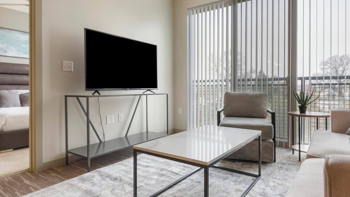 St. Louis Apartment | Landing | Beautiful 1BD, Gym, Courtyard