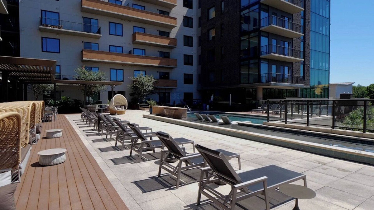 Houston Apartment | Landing | Beautiful 2BD, Gym, Tennis Court