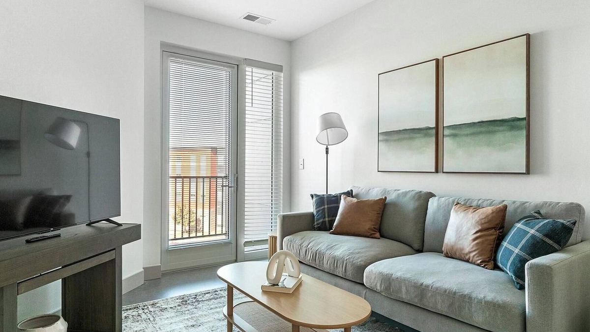 Richmond Apartment | Landing | Chic 1BD, Gym, Pool