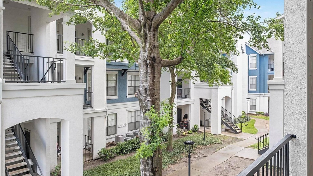 George Bush Park/Eldridge Apartment | Landing | Chic 1BD, Gym
