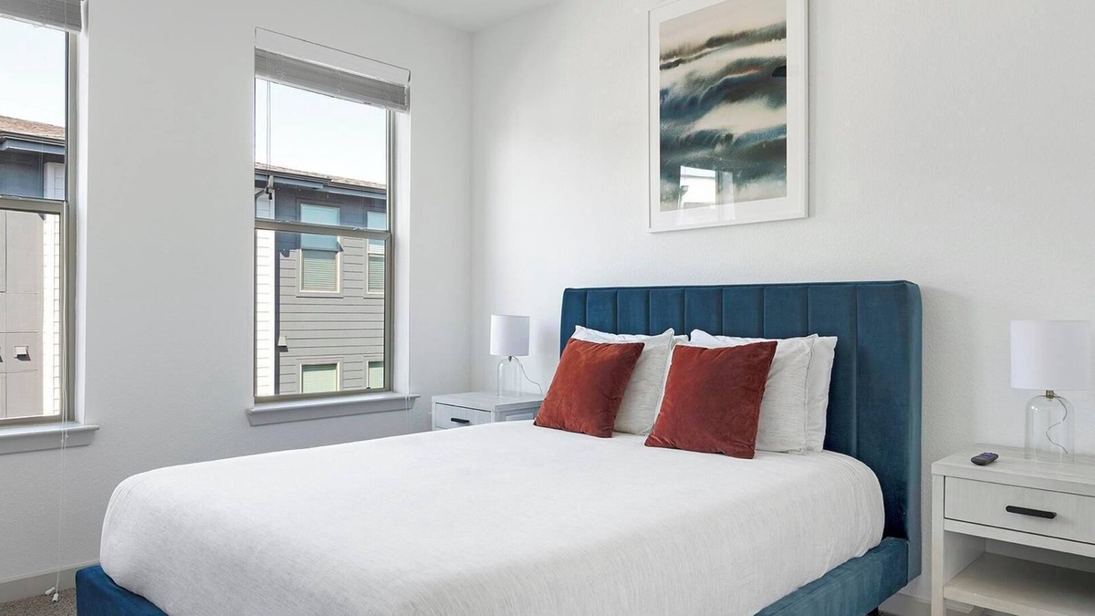Dallas Apartment | Landing | Chic 1BD, Pool, Clubhouse