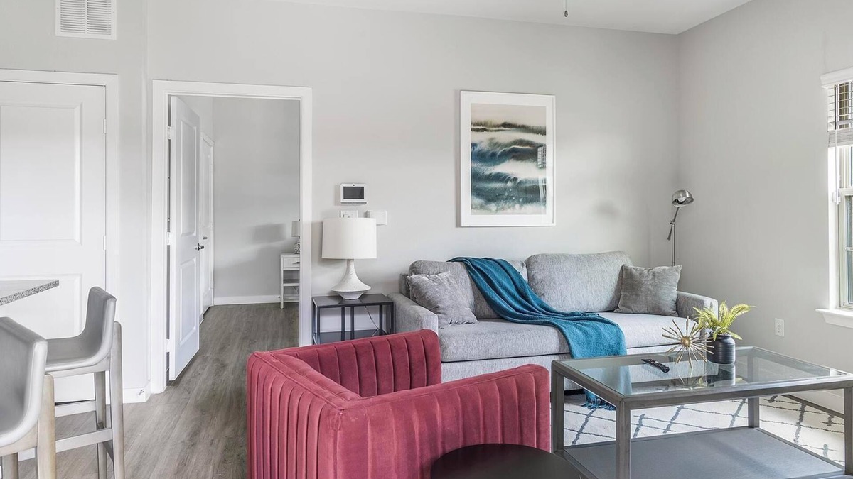 Dallas Apartment | Landing | Chic 1BD, Pool, Gym