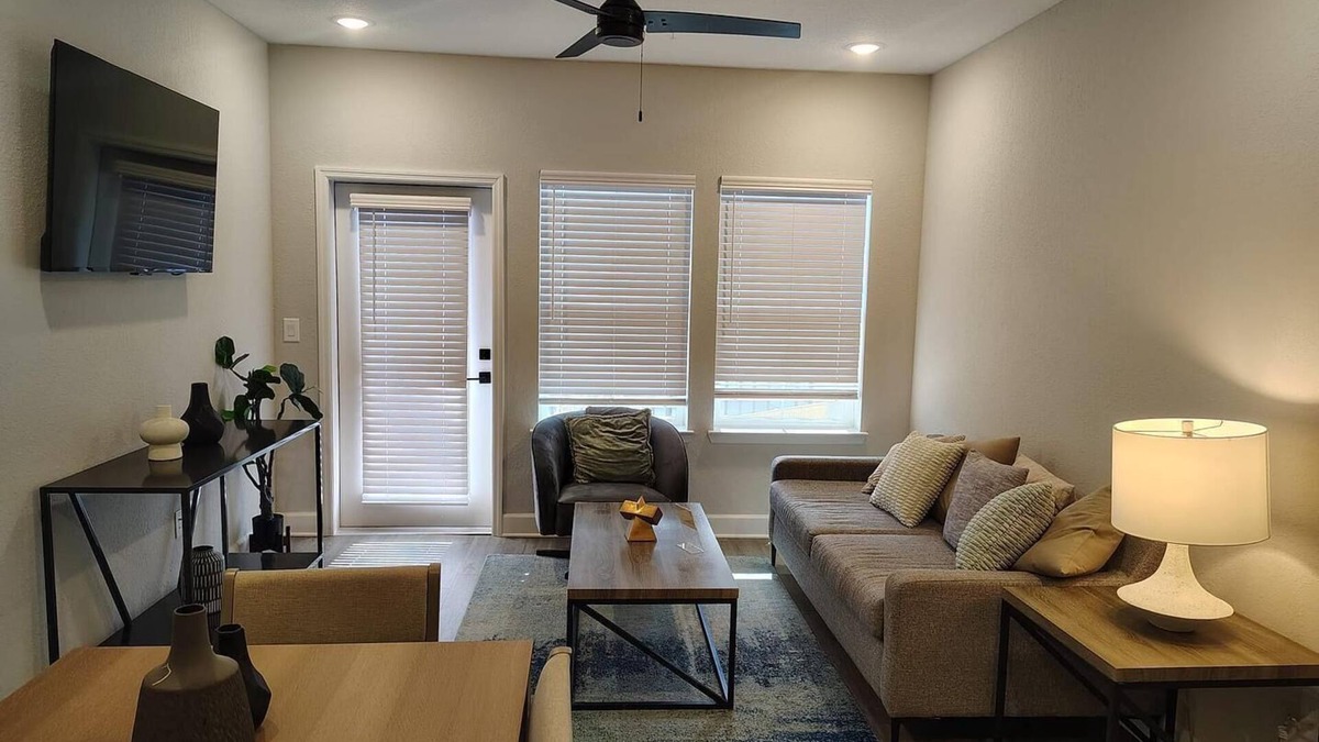 Newberry Apartment | Landing | Chic 1BD, Pool, Gym