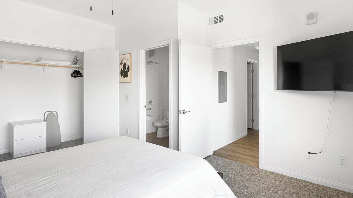 Townsite Apartment | Landing | Chic 1BD, Rooftop Lounge, Pool