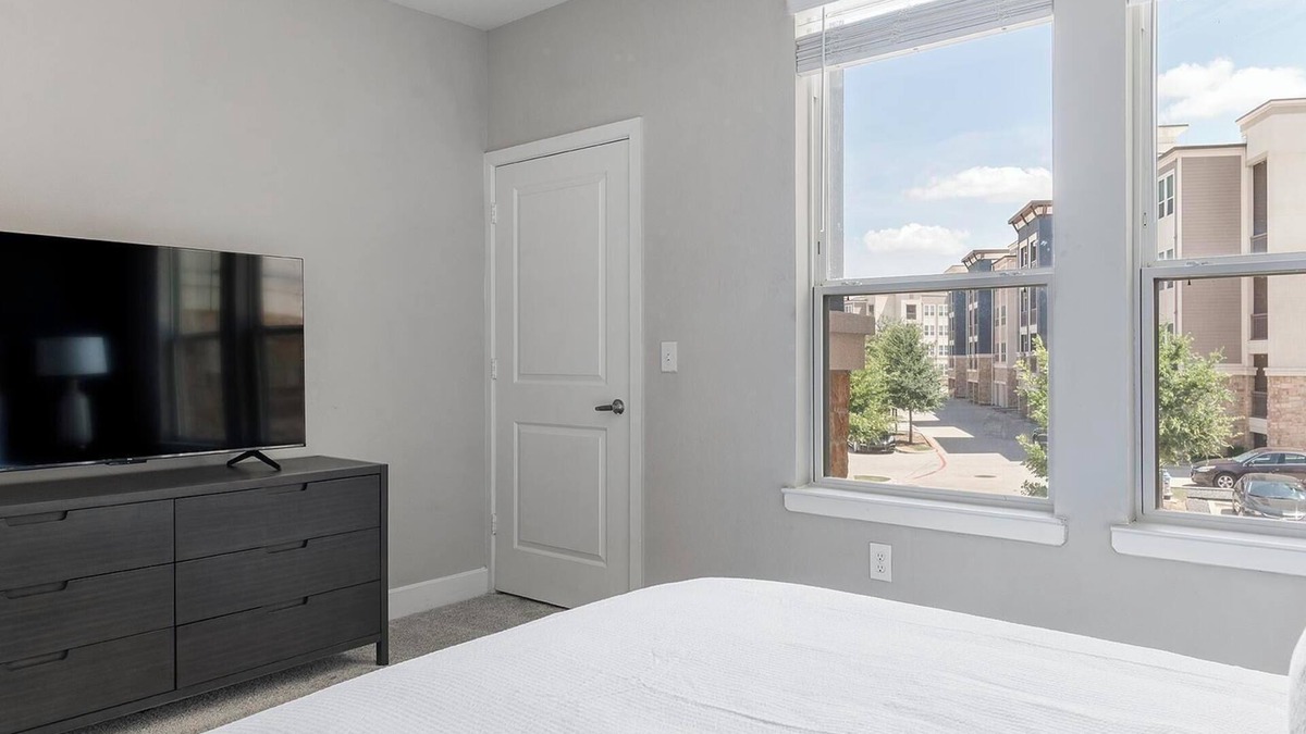 Allen Apartment | Landing | Chic 1BD, Yoga Studio, Clubhouse