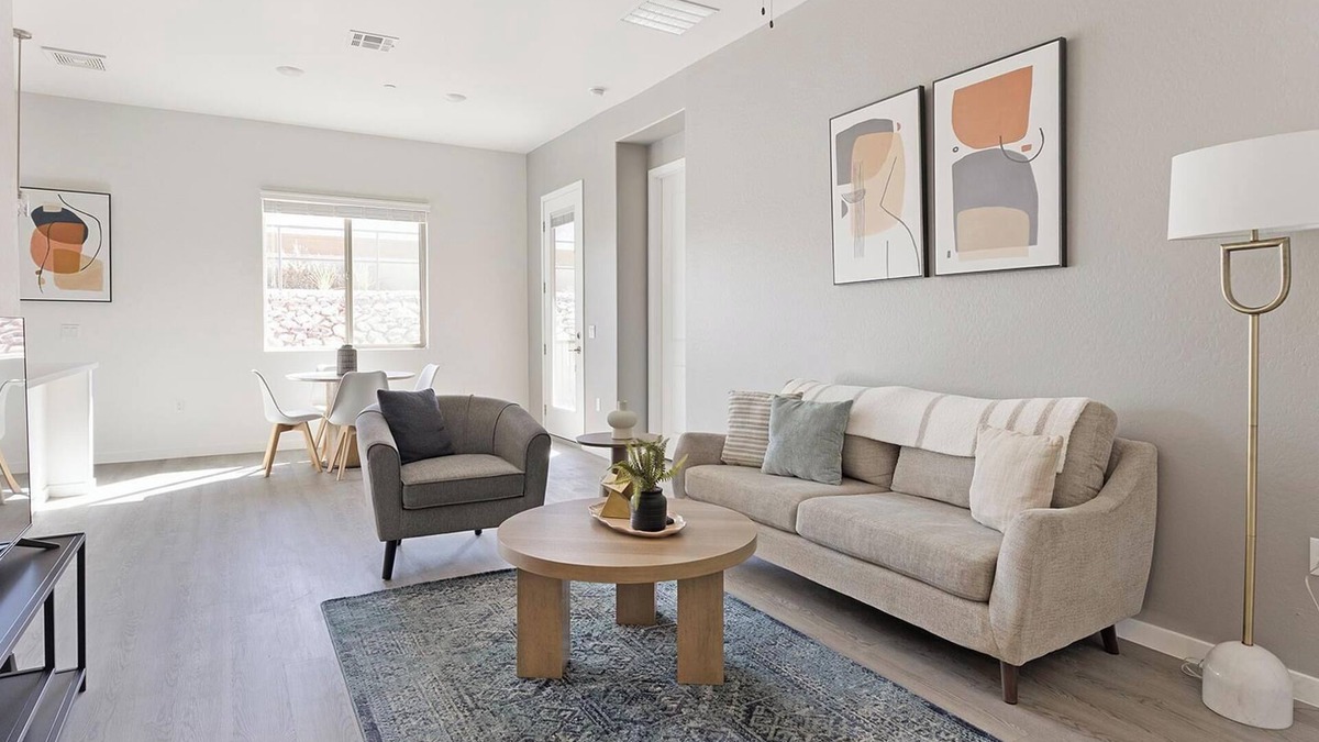 Oro Valley Apartment | Landing | Chic 2BD, Pool