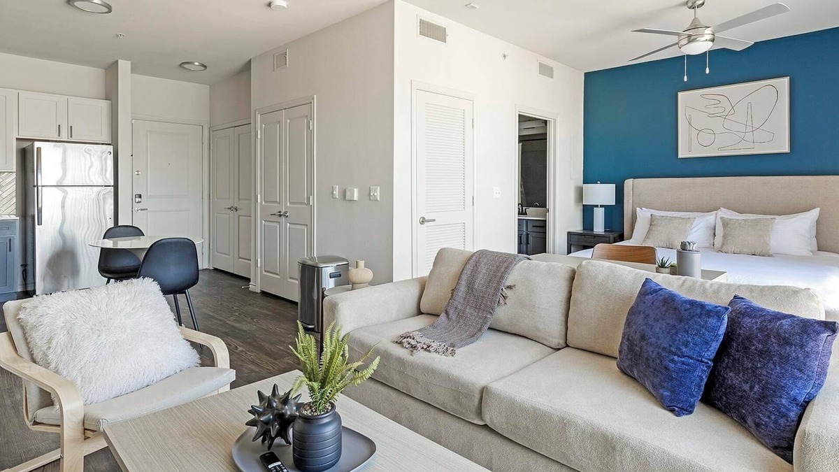 West Dallas Apartment | Landing | Chic Studio, Gym, Pool