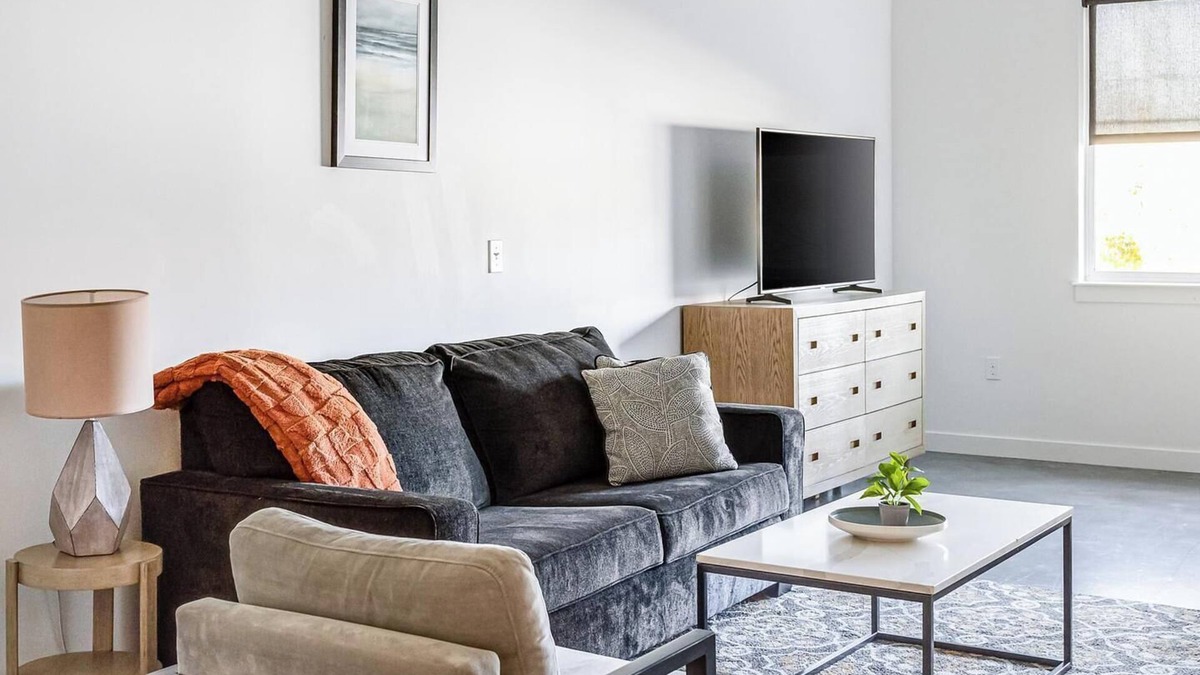 Sugar House Apartment | Landing | Incredible Studio, Gym, Rooftop Lounge