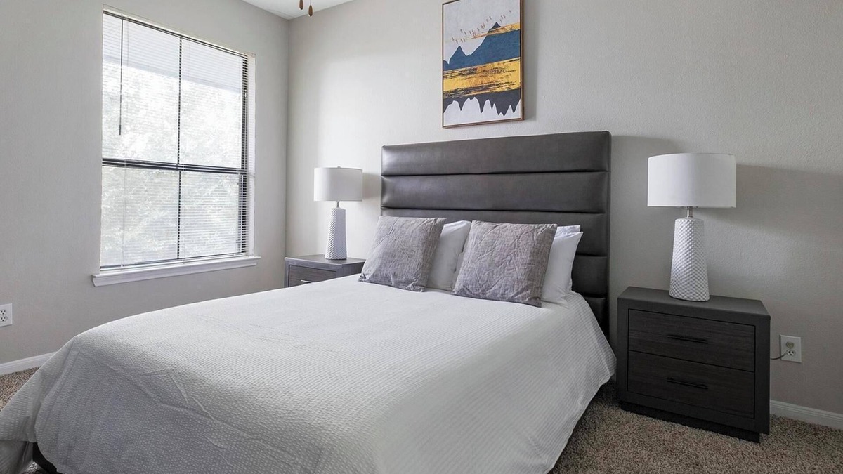 Briarforest Apartment | Landing | Incredible 1BD, Pool, Gym