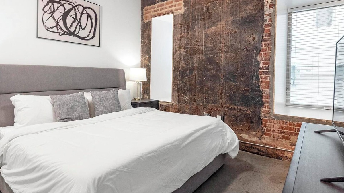 Downtown Memphis Apartment | Landing | Incredible 2BD, Courtyard, Gym