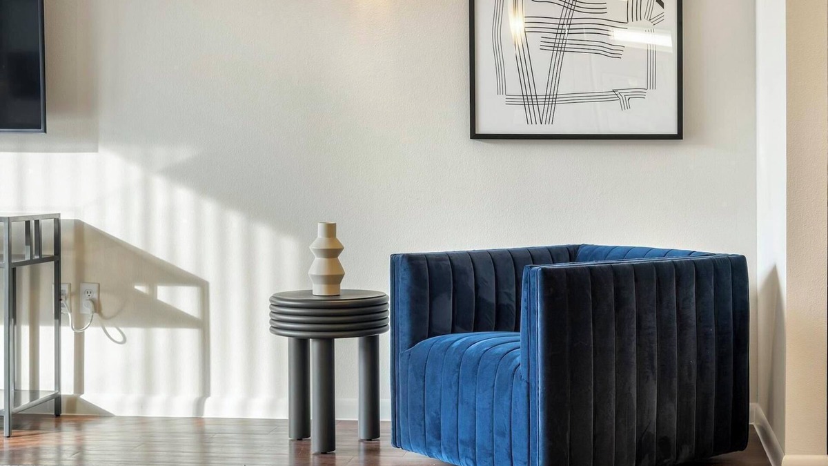 Webster Apartment | Landing | Modern 1BD, Gym