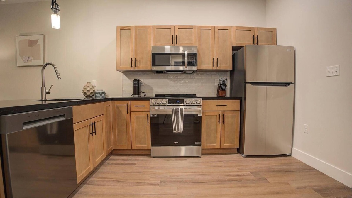 Kensington Apartment | Landing | Modern 1BD, Rooftop Lounge, Gym