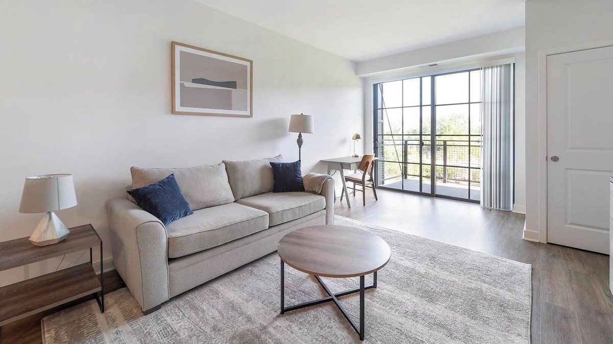 Schaumburg Apartment | Landing | Modern 1BD, Yoga Studio, Gym