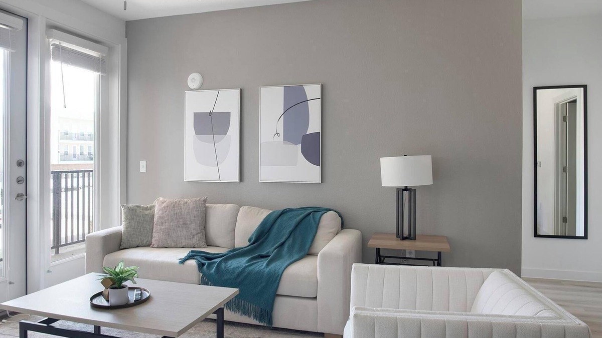 Garland Apartment | Landing | Modern 2BD, Pool, Gym