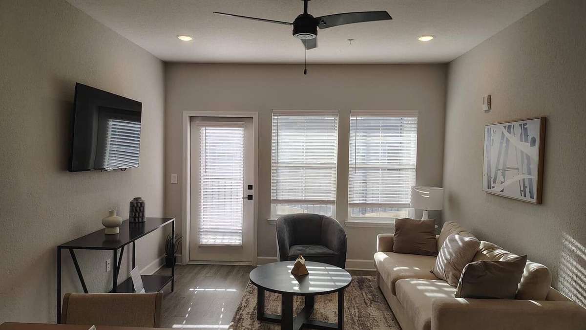 Newberry Apartment | Landing | Spectacular 1BD, Gym, Pool
