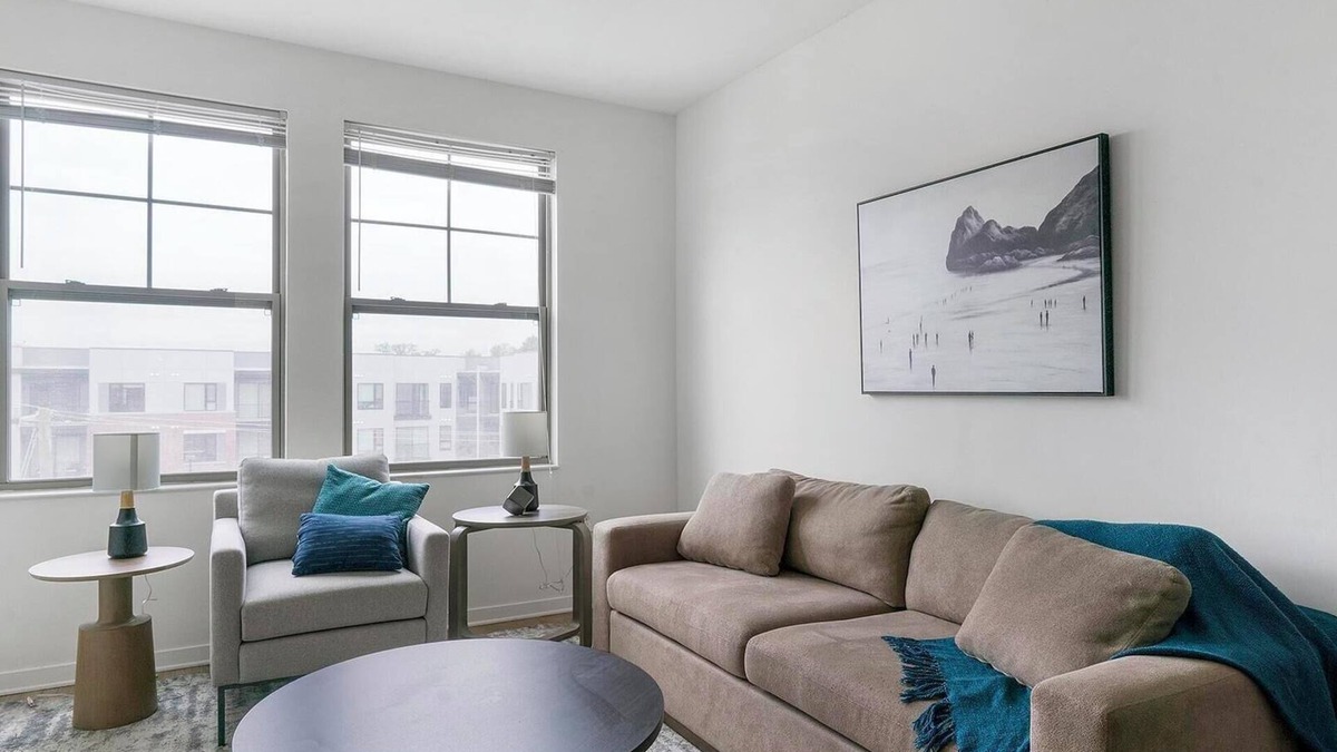 Richmond Apartment | Landing | Spectacular 2BD, Gym