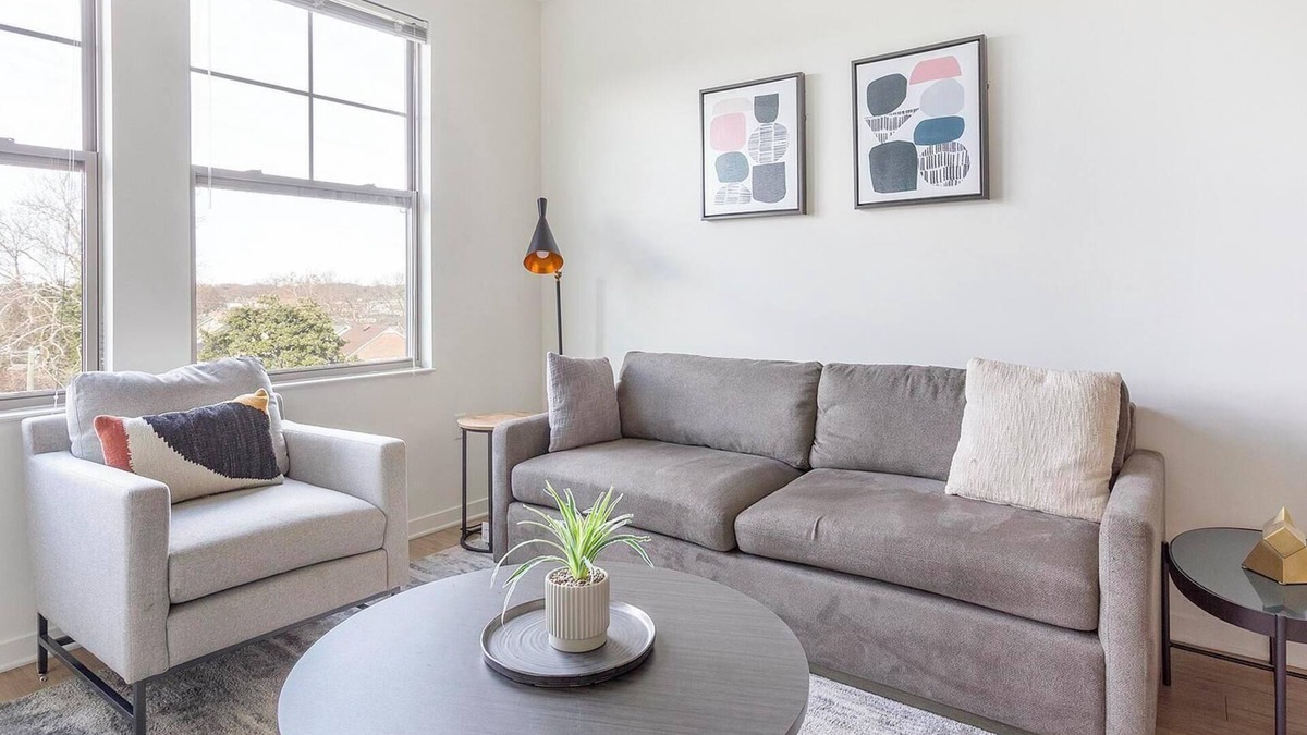 Richmond Apartment | Landing | Spectacular 2BD, Gym