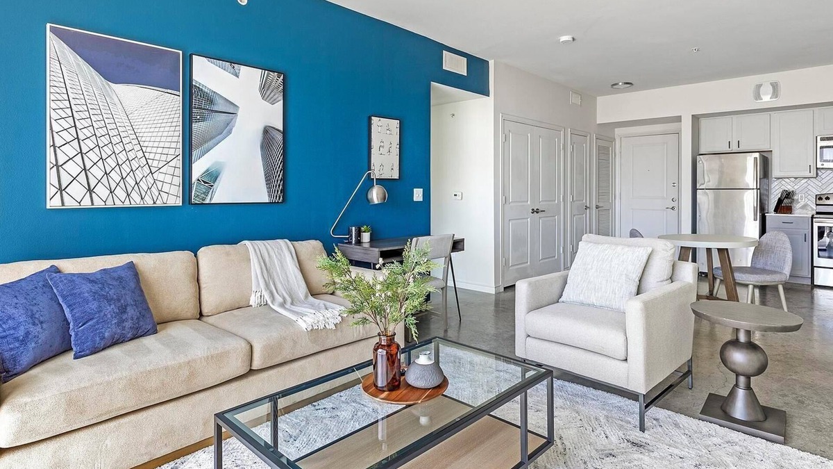 West Dallas Apartment | Landing | Spectacular 2BD, Gym, Pool