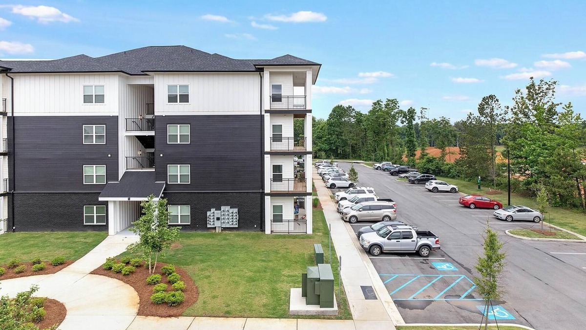 Athens Apartment | Landing | Spectacular 3BD, Yoga Studio, Pool
