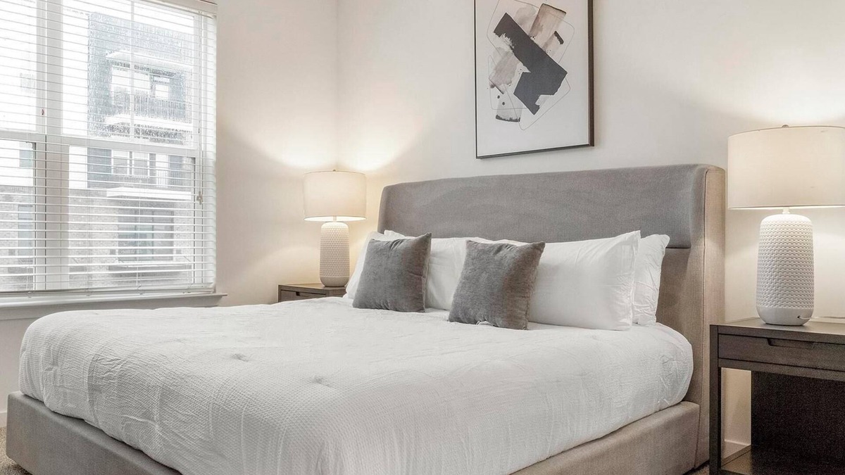 Mableton Apartment | Landing | Spectacular 3BD, Yoga Studio, Pool