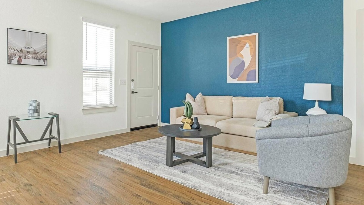 Waller Apartment | Landing | Spectacular 3BD, Pool, Gym