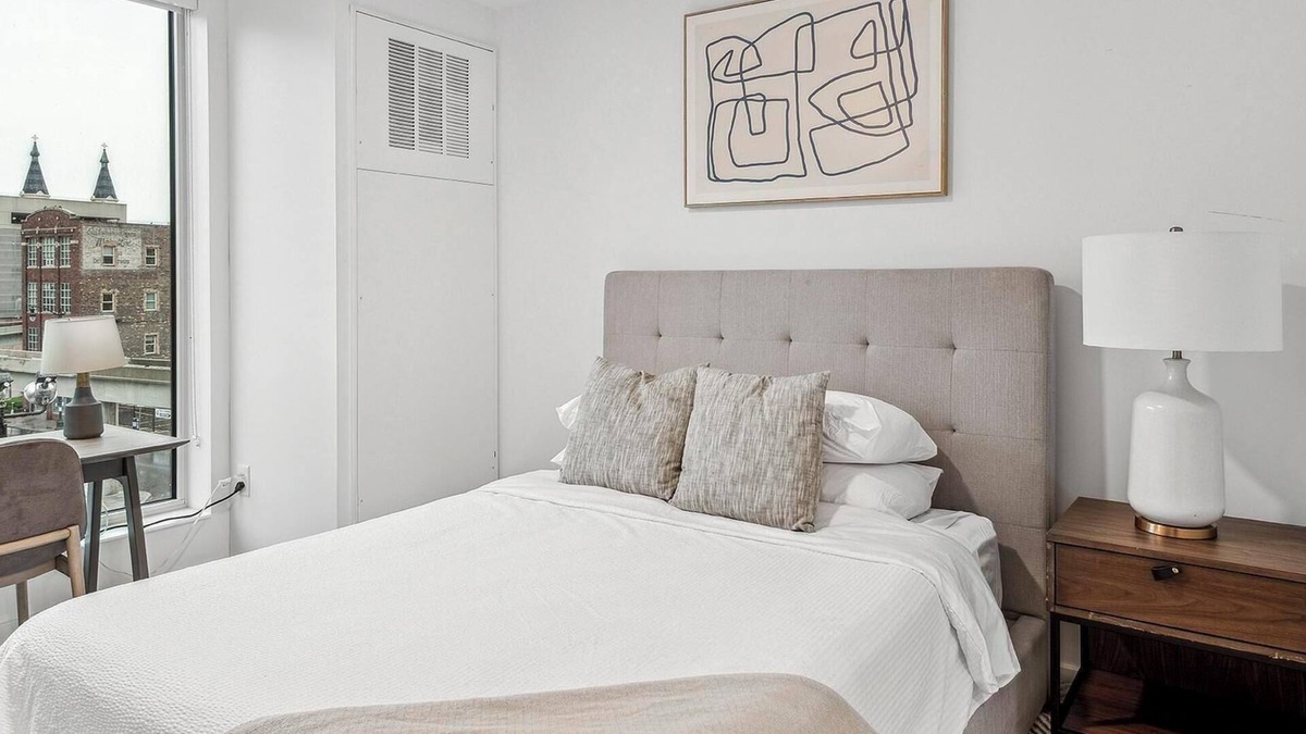 Greektown Historic District Apartment | Landing | Spectacular Studio, Gym, Clubhouse