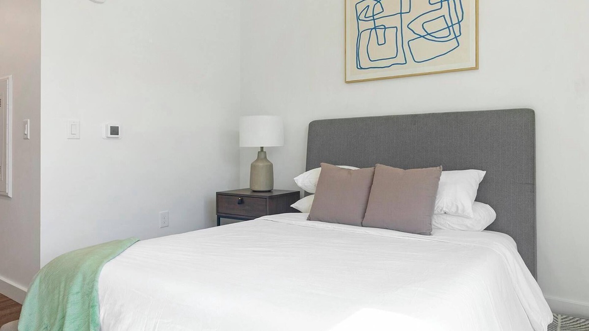 Greektown Historic District Apartment | Landing | Spectacular Studio, Clubhouse, Gym