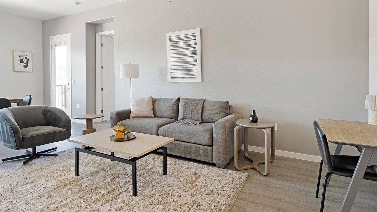 Oro Valley Apartment | Landing | Spectacular 2BD, Pool