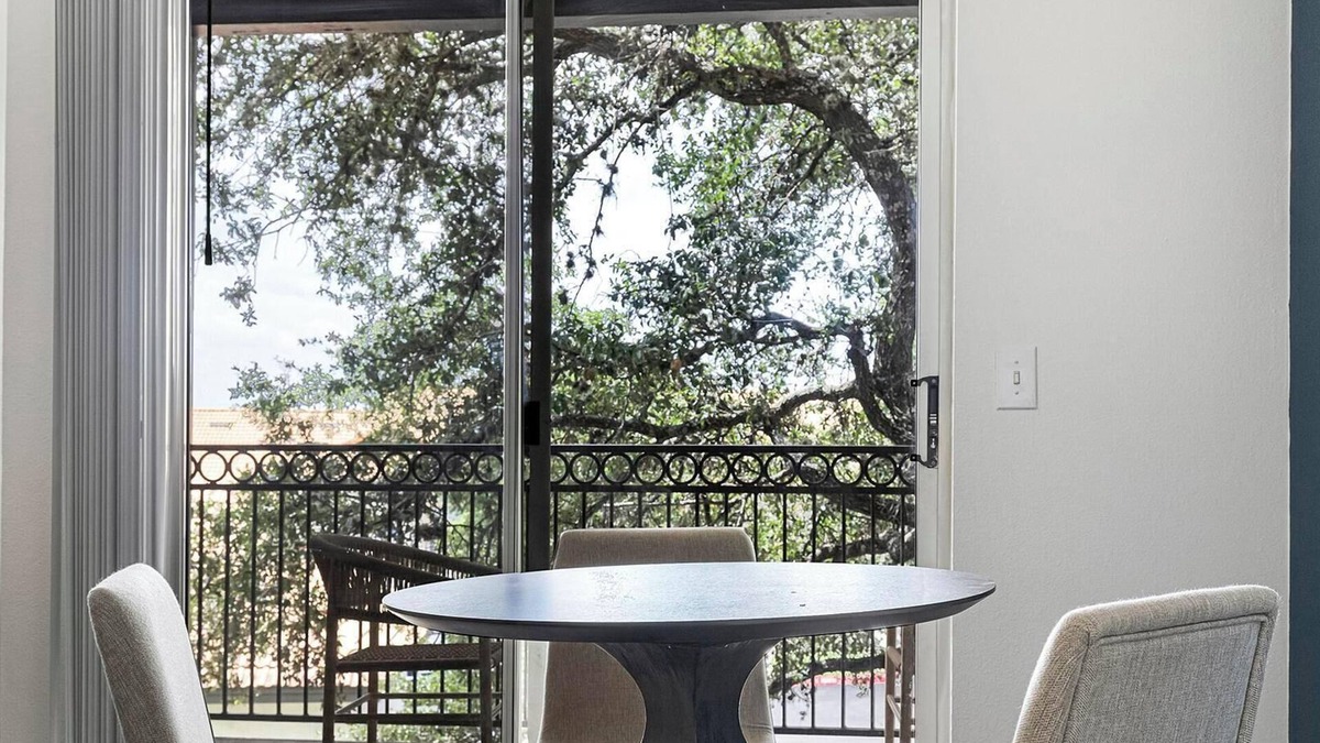 Stone Oak Apartment | Landing | Spectacular 1BD, Gym