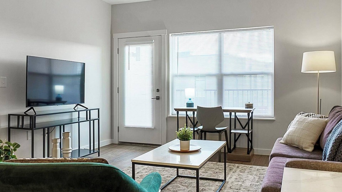 Cartersburg Apartment | Landing | Stunning 1BD, Gym, Courtyard