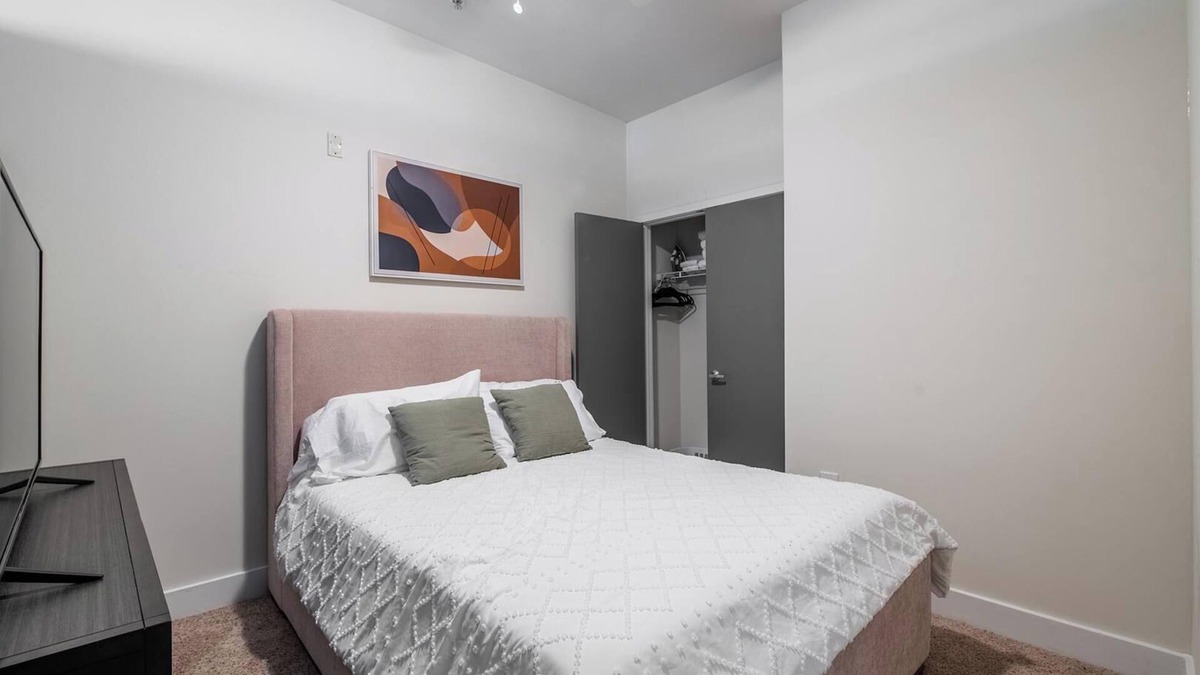 Church Hill Apartment | Landing | Stunning 1BD, Clubhouse, Rooftop Lounge