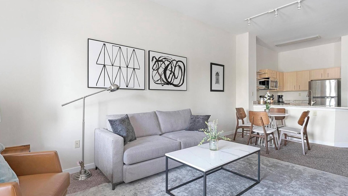 New Pathways Apartment | Landing | Stunning 1BD, Gym, Pool