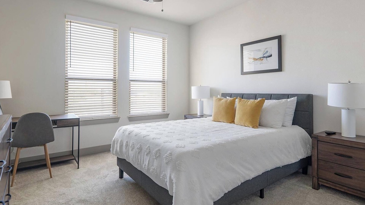 Manor Apartment | Landing | Stunning 1BD, Gym, Courtyard