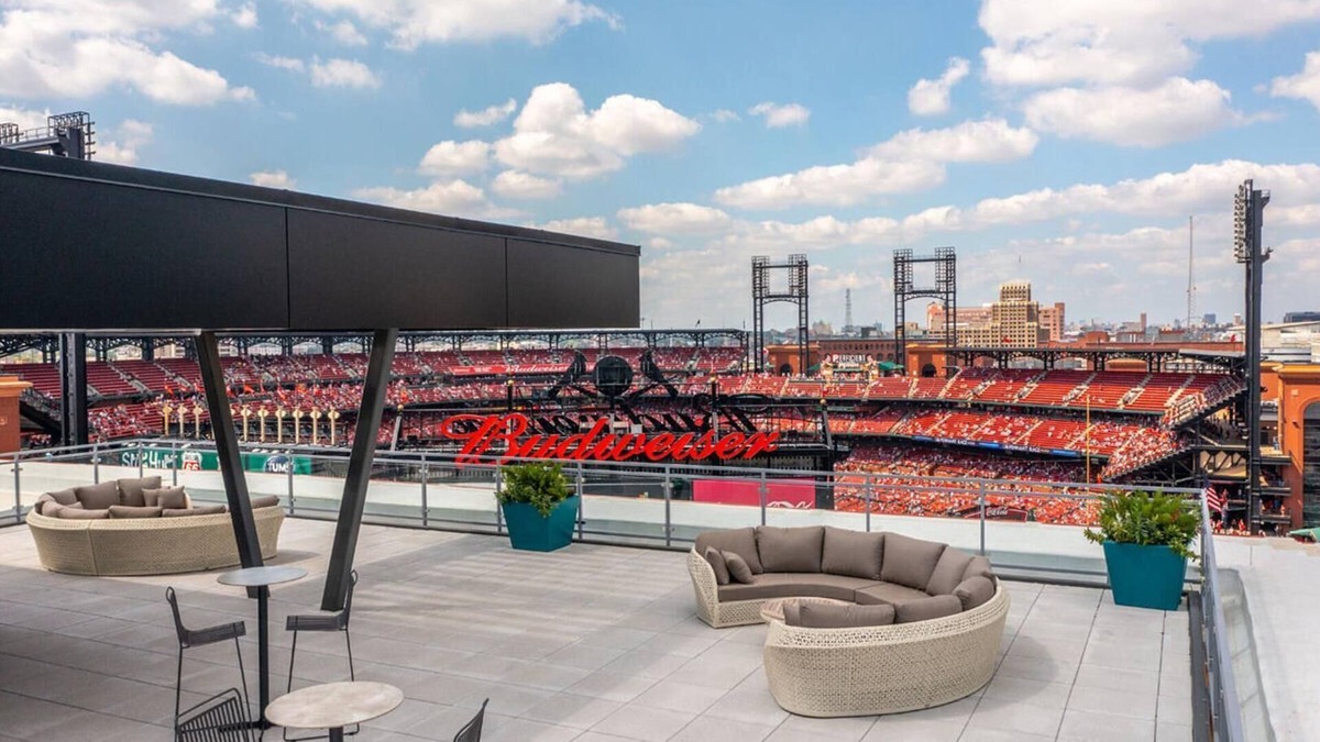 Downtown St. Louis Apartment | Landing | Stunning 1BD, Pool, Gym