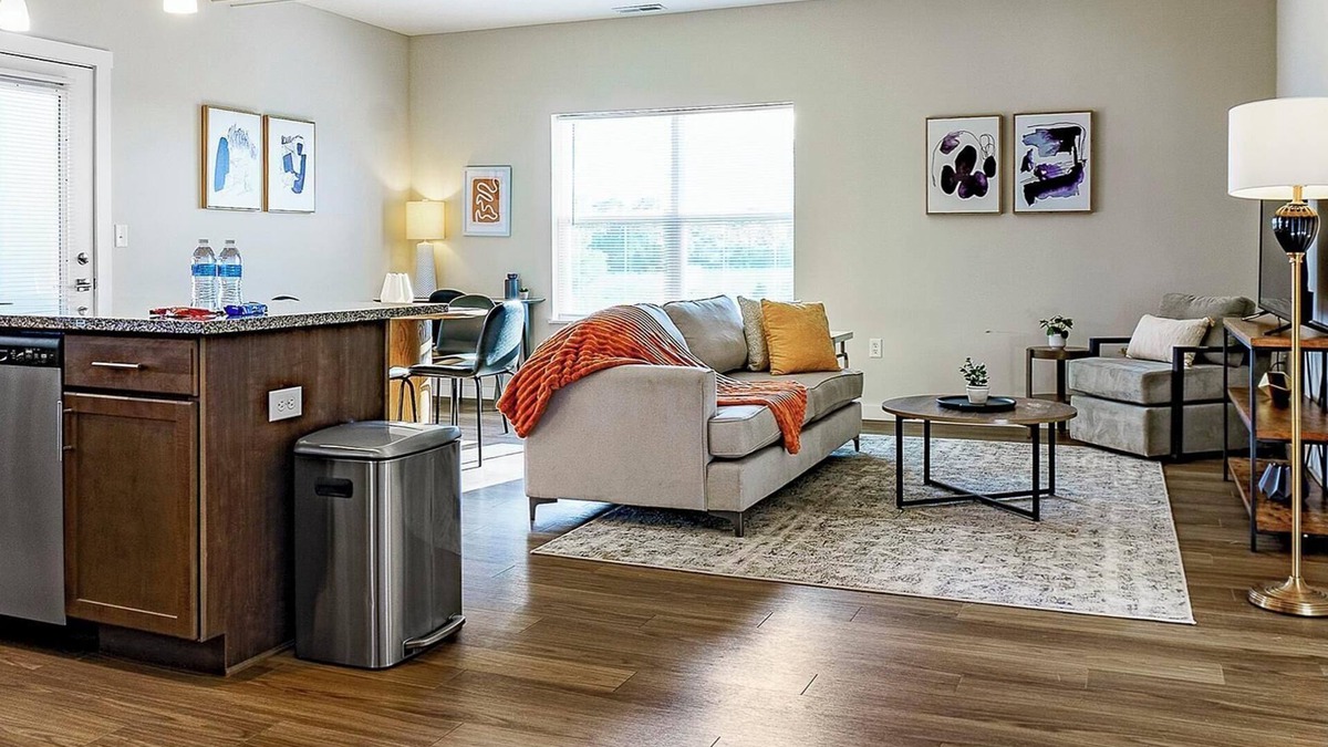 Cartersburg Apartment | Landing | Stunning 2BD, Gym, Courtyard