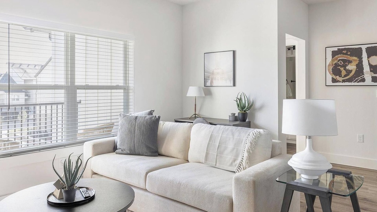 Venus Apartment | Landing | Stunning 2BD, Clubhouse, Gym