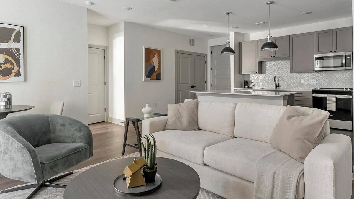 Houston Apartment | Landing | Stunning 2BD, Gym, Pool