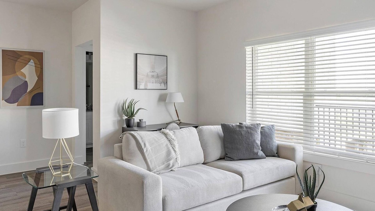 Venus Apartment | Landing | Stunning 2BD, Gym, Clubhouse