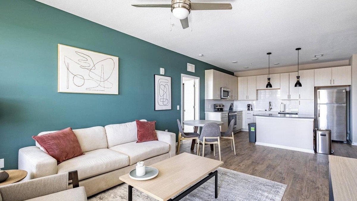Kenton Apartment | Landing | Stunning 2BD, Pool, Clubhouse