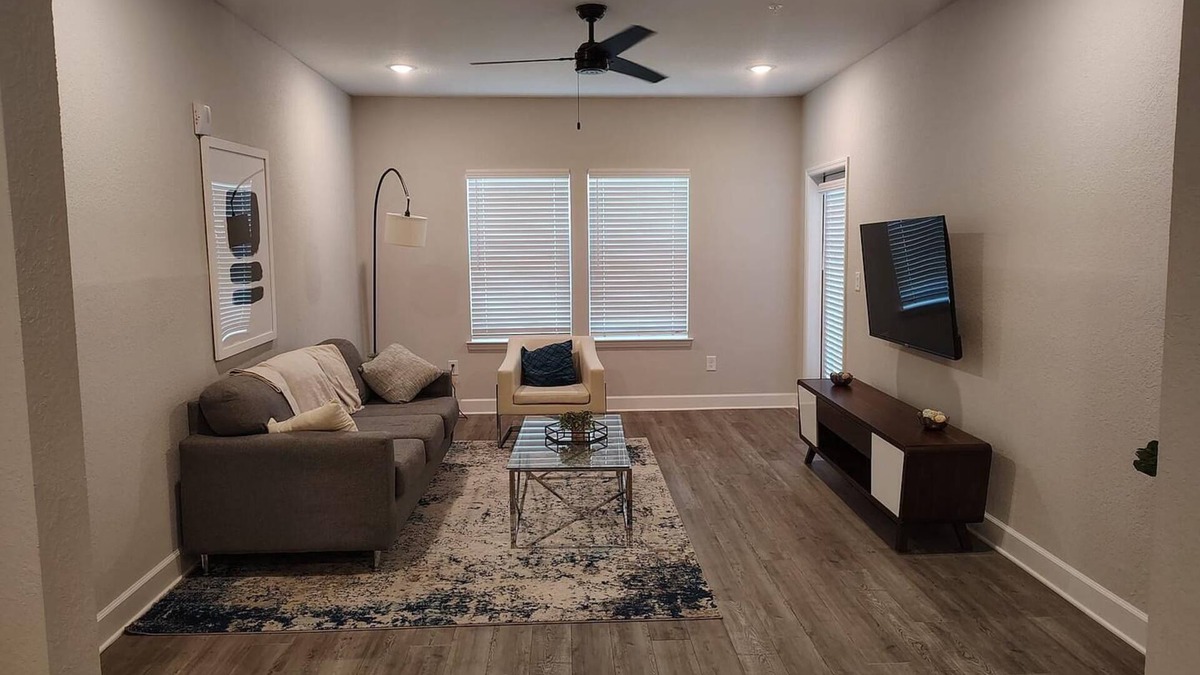 Newberry Apartment | Landing | Stunning 2BD, Pool, Gym