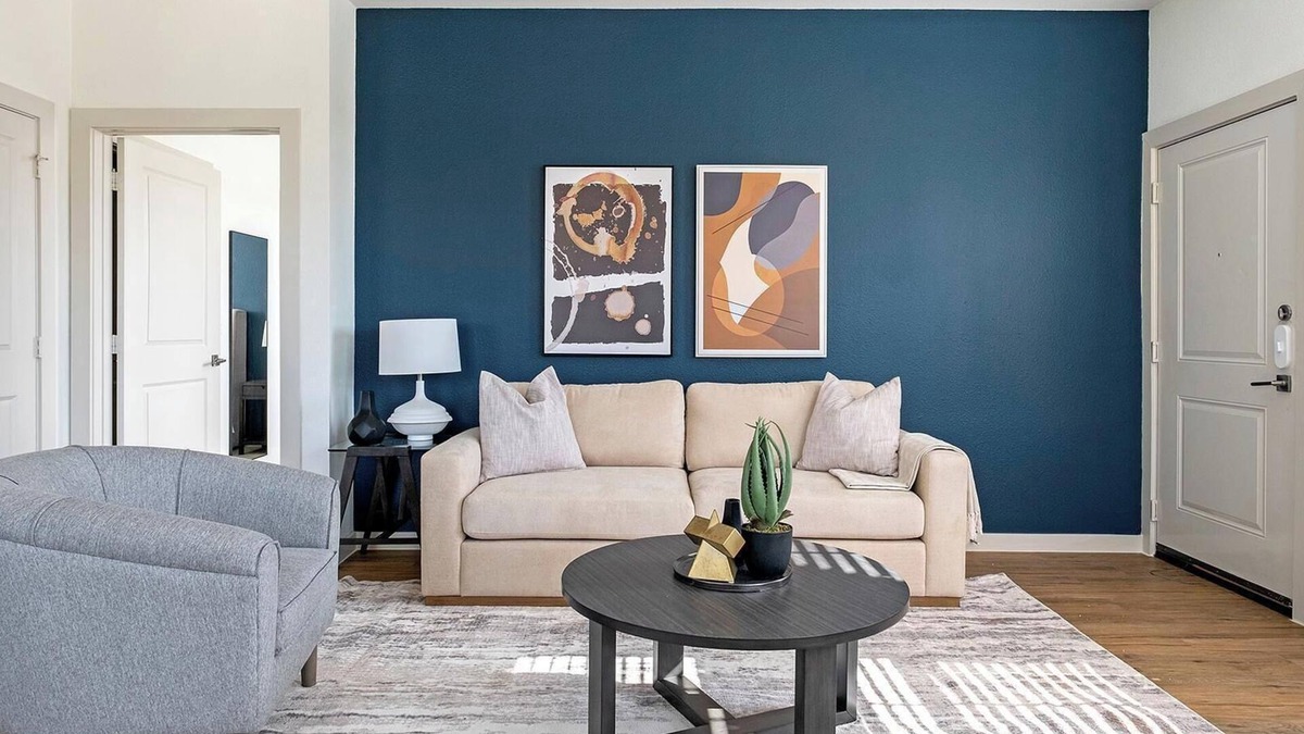 Waller Apartment | Landing | Stunning 3BD, Gym, Pool