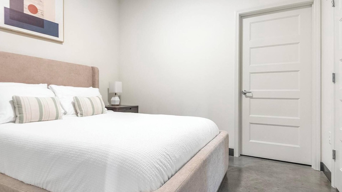 Downtown St. Louis Apartment | Landing | Stylish 1BD, Courtyard, Gym