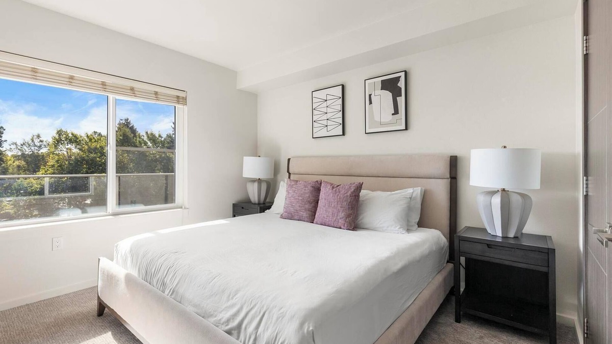 Hayden Island Apartment | Landing | Stylish 1BD, Pool, Clubhouse