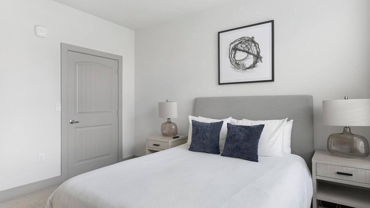 Manor Apartment | Landing | Stylish 1BD, Pool, Gym