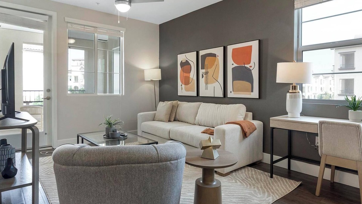 Newberry Apartment | Landing | Stylish 2BD, Pool, Gym