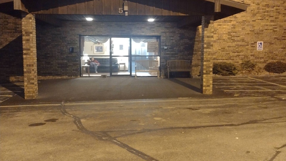 Clintonville Hotel | Landmark Motel