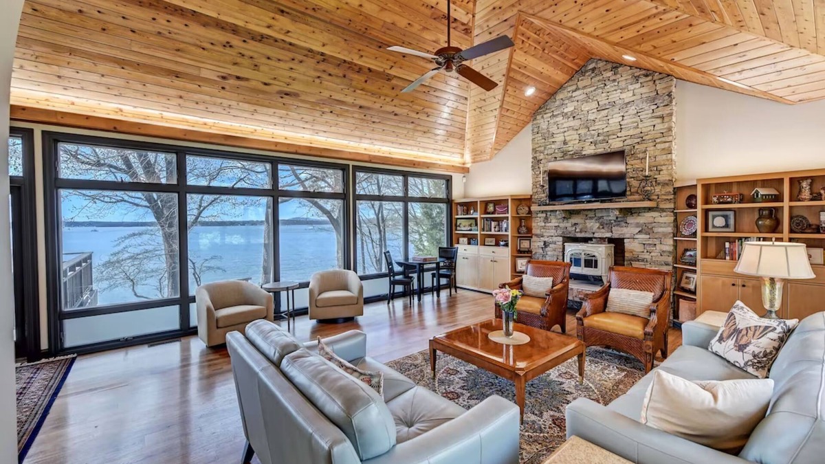 Mayhew House | Landover Lodge by AvantStay | Waterfront + Dock