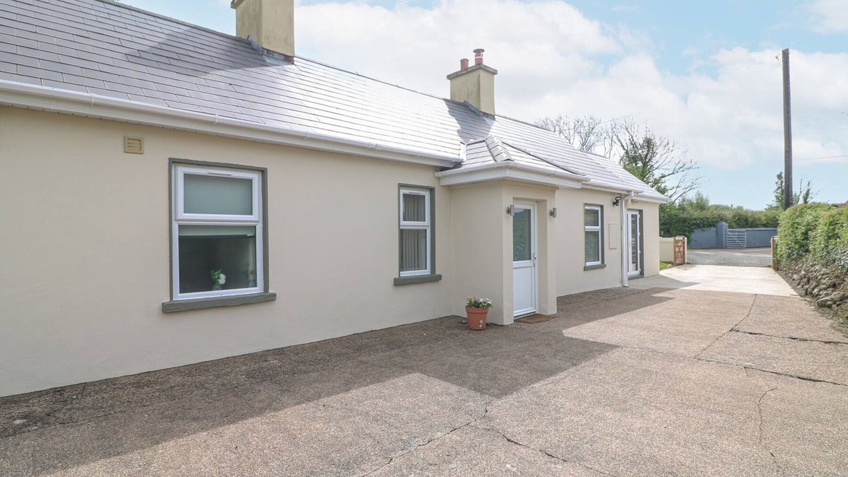 Ballycullane Cottage | LANE COTTAGE, country holiday cottage in Ballycullane, County Wexford